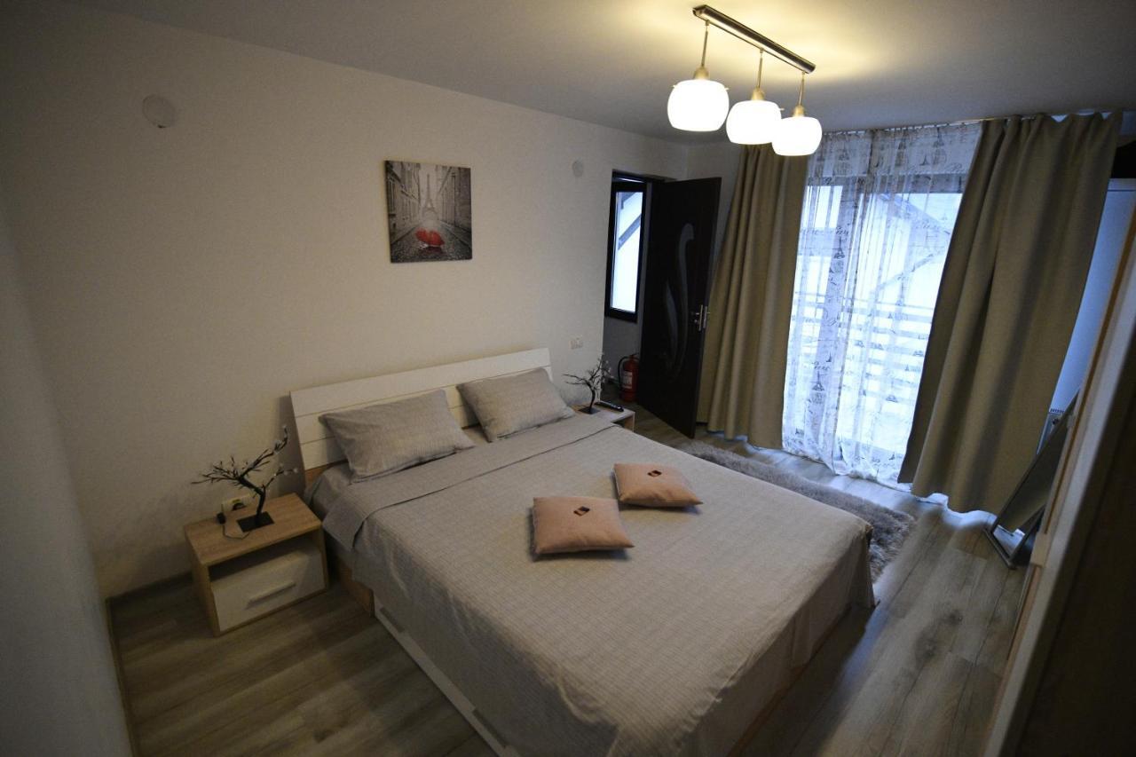 Upstairs Residence Тиргу-Жіу Екстер'єр фото